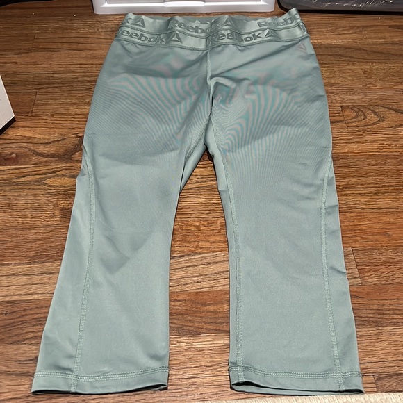 Reebok women’s Teal workout leggings - Picture 2 of 2